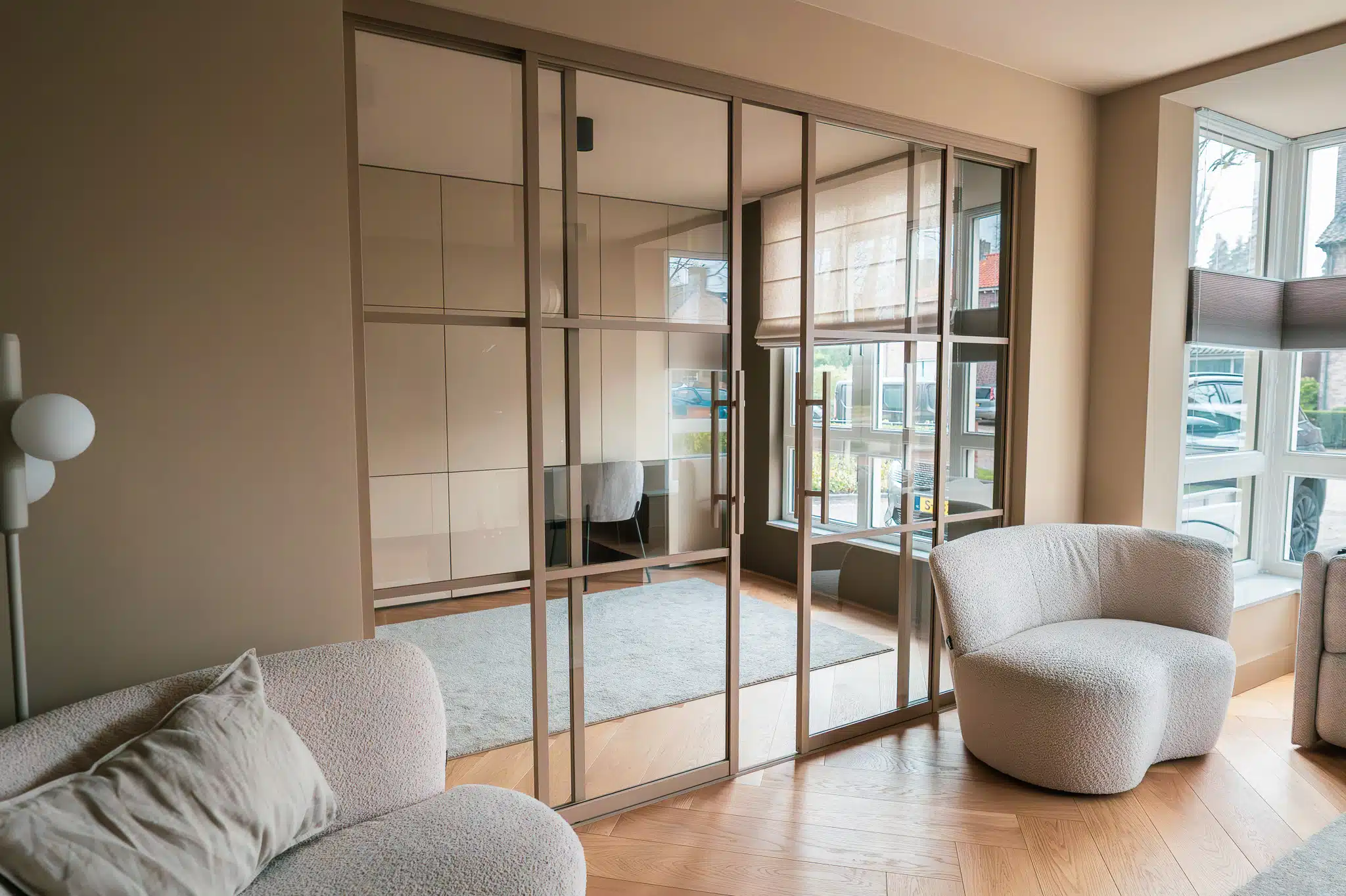 Ontdek de stijl en functionaliteit van een stalen schuifdeur bij Stipt Op Maat 1 Stipt Design Stalen schuifdeur | Schuifdeur binnen | Binnen schuifdeur | Stipt Op Maat