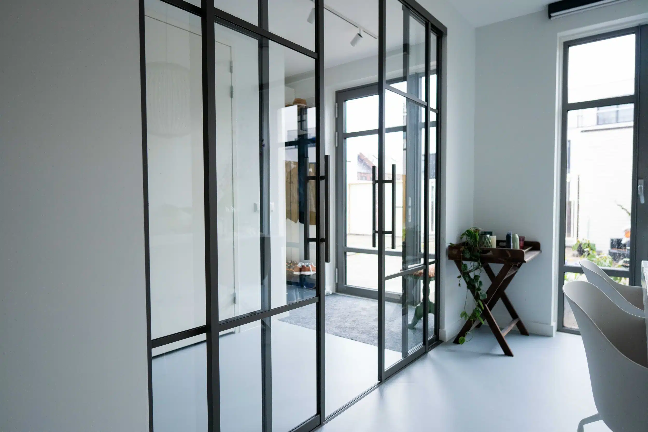 Schuifdeur met Rails: De Perfecte Oplossing voor Uw Interieur 2 Stipt Design Aluminium deur - Op maat gemaakte schuifdeur | Schuifdeur op rails | Schuifdeur met rails