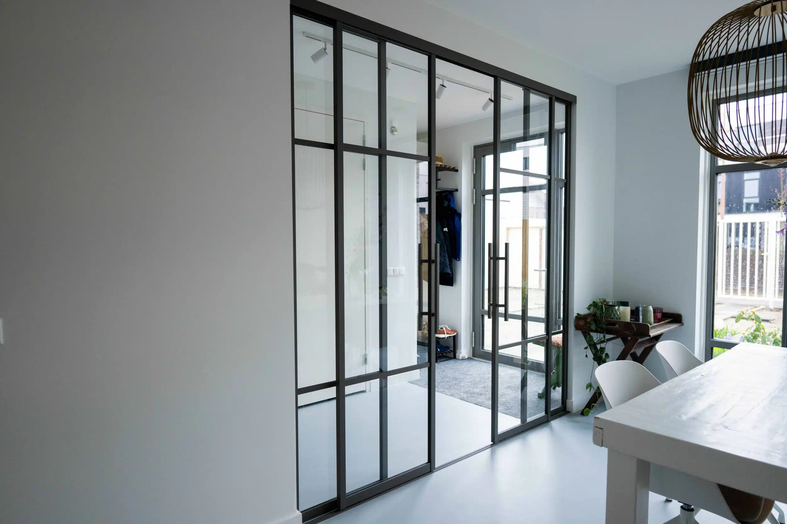 Glazen schuifwand inclusief montage: transformeer uw ruimte met elegante functionaliteit 1 Stipt Design Glazen schuifwand inclusief montage