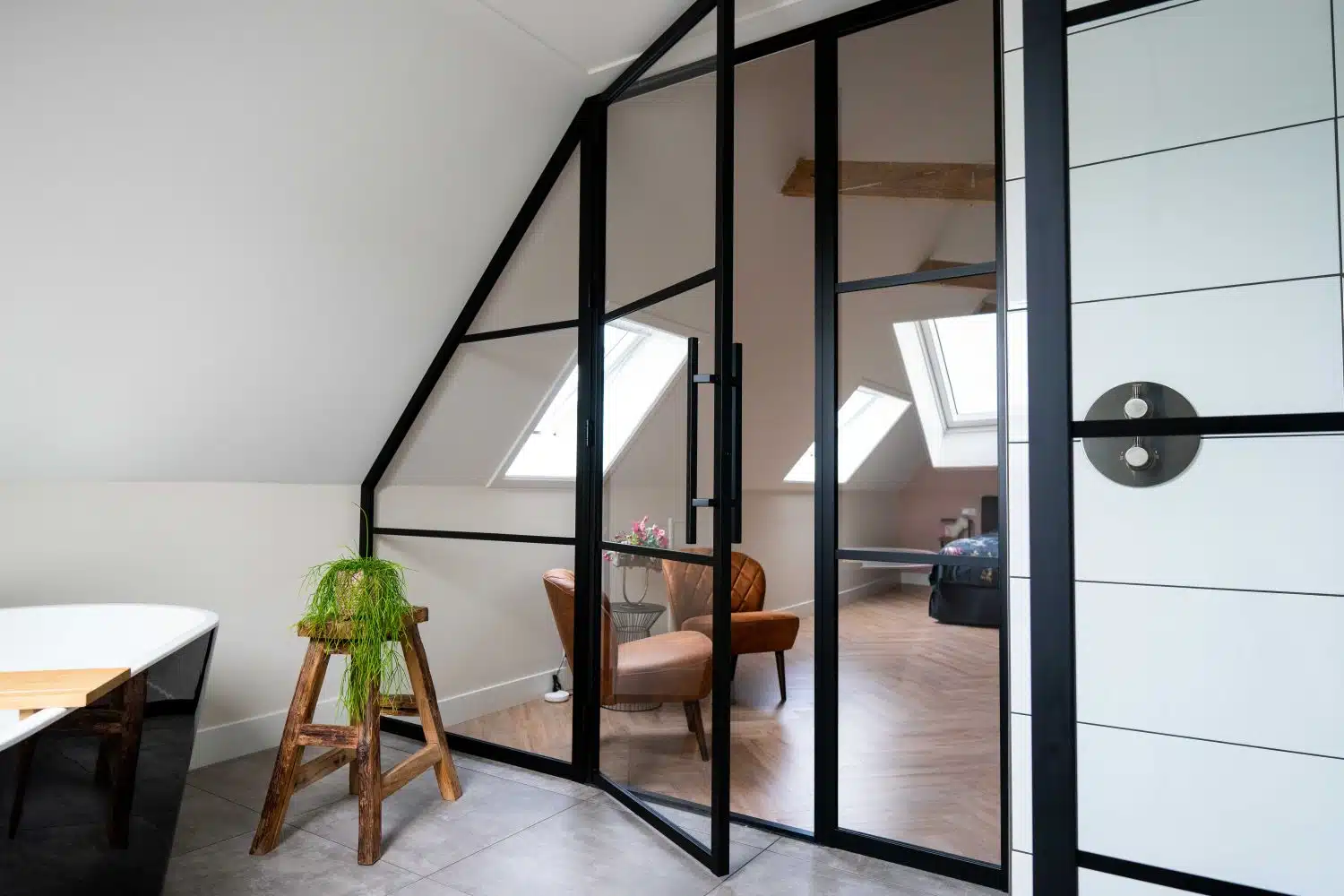 Stipt Op Maat - Jouw op maat gemaakte scharnierdeur 8 Stipt Design Stalen deur met kozijn