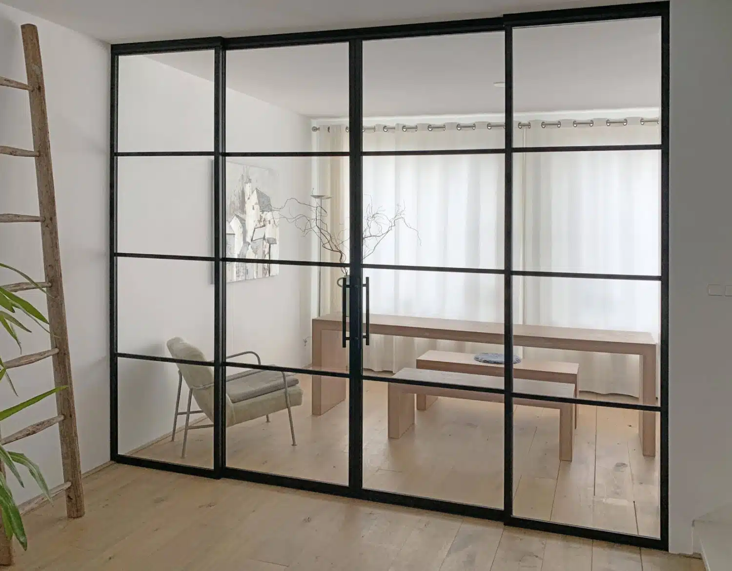 Glazen schuifwand inclusief montage: transformeer uw ruimte met elegante functionaliteit 5 Stipt Design schuifdeuren op maat | schuifdeur op maa | Nauwkeurig op maat gemaakte aluminium schuifwand van Stipt op Maat, met een eigentijds ontwerp en soepele schuifmechanismen, ideaal voor het optimaliseren van ruimte en stijl in uw interieur.