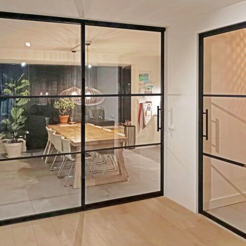 Aluminium deur - Op maat gemaakte scharnierdeur