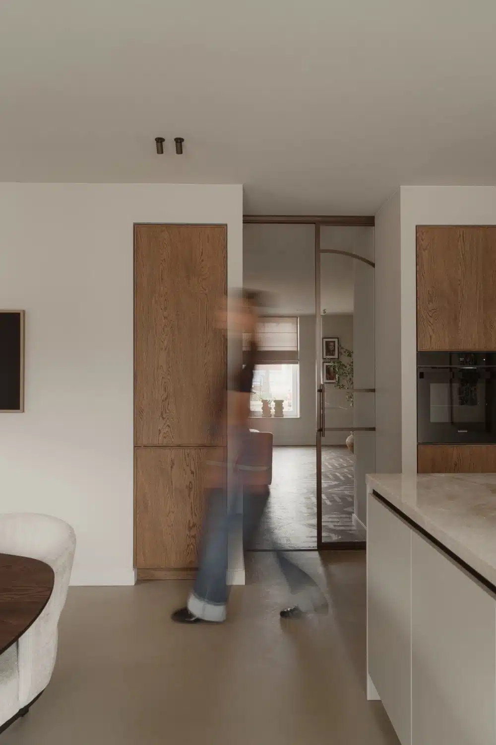 Maatwerk aluminium deuren met ronde vormen in Nijkerk