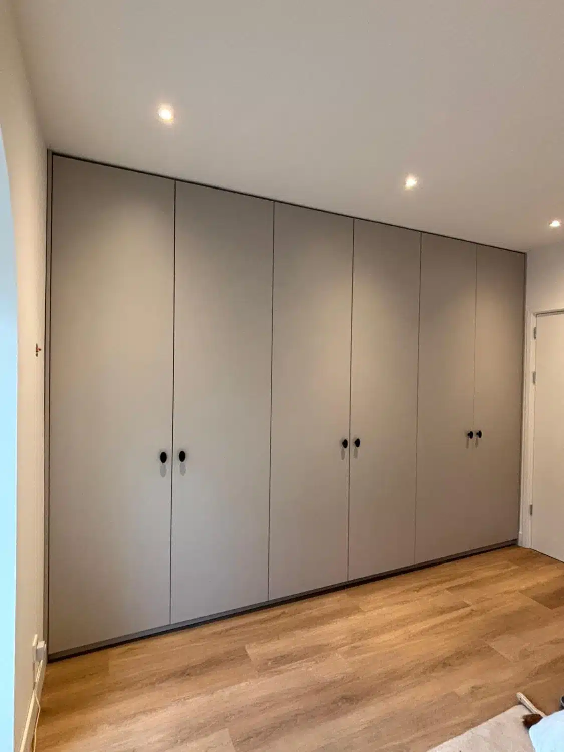 Garderobekast op maat ontworpen en gerealiseerd in Driebergen