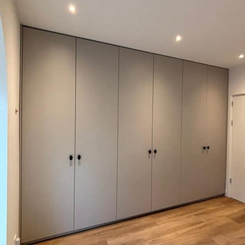 Garderobekast op maat ontworpen en gerealiseerd in Driebergen